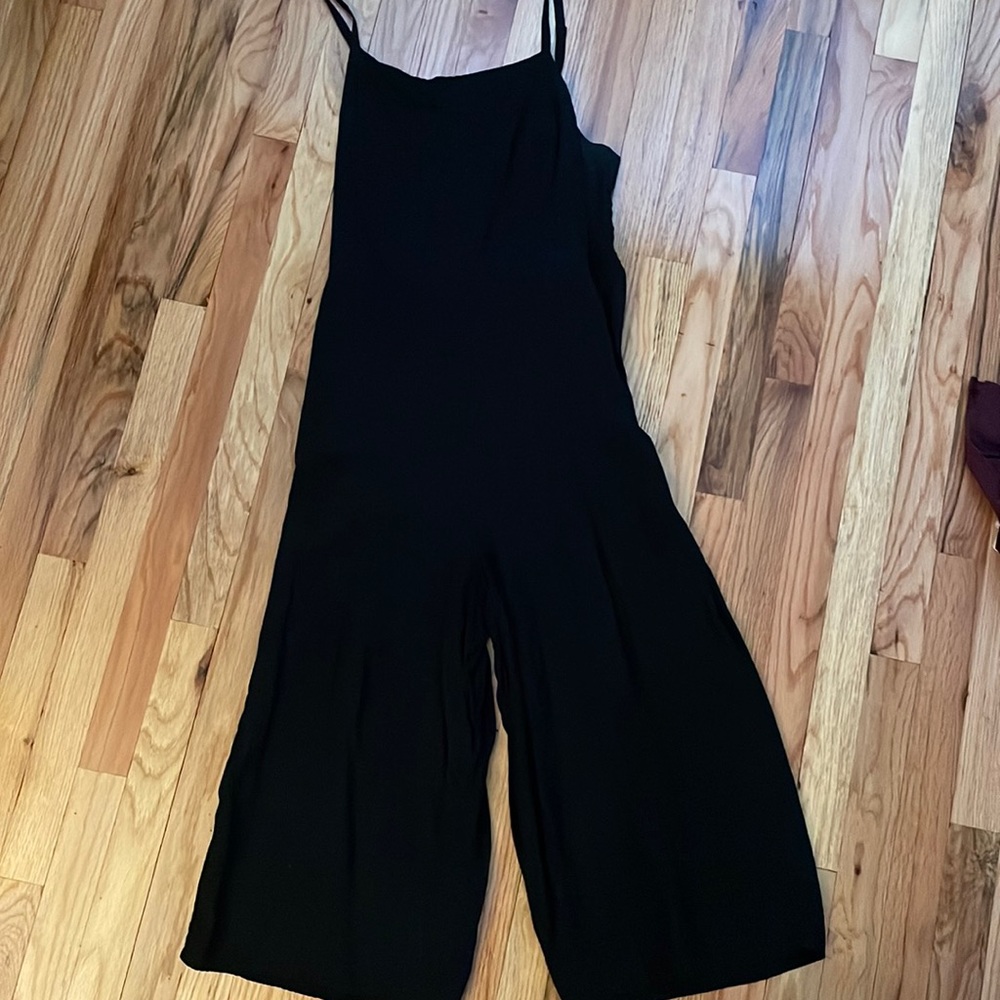 Old Navy Black Cropped Jumpsuit w Adjustable Spaghetti Straps